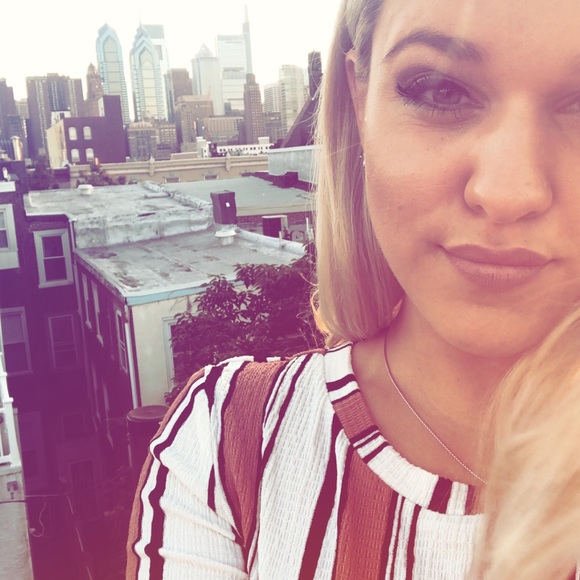 Meet your Posher, Jessica - Picture 3 of 3